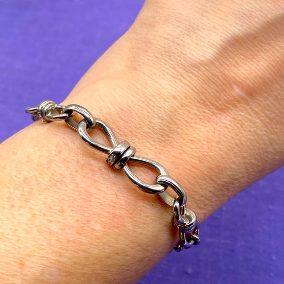 Vintage Fossil silver tone bow bracelet in 7 inches w/ 1 inch extension. CZ’s 🩷 - Picture 7 of 11